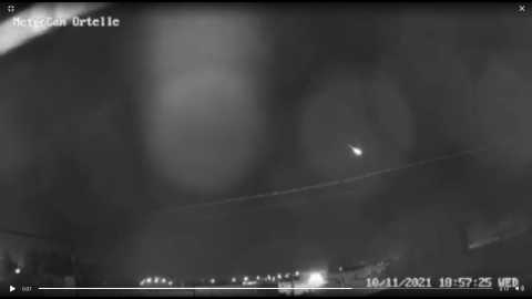 Salento, boato e scia luminosa nel cielo:  la meteora ''bolide''